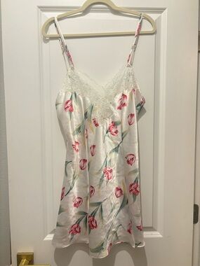Y2k Victoria's Secret Satin Floral Chemise in White and Pink